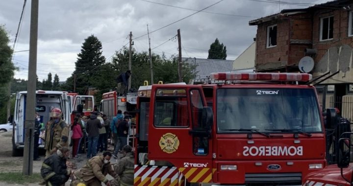 Un niño de 8 años murió durante el incendio de una vivienda en el barrio Arrayanes
